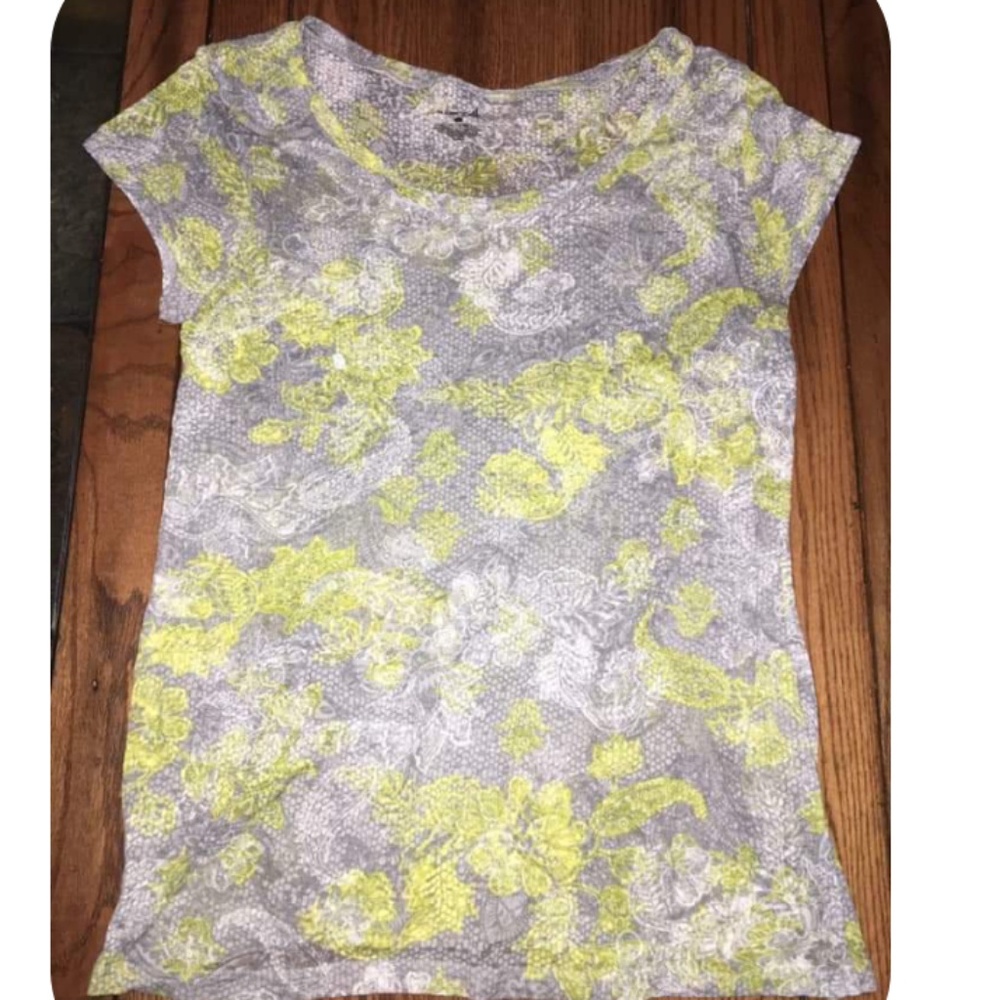 L Exertek Tissue Weight short sleeve Tee Gray, white, and yellow floral print